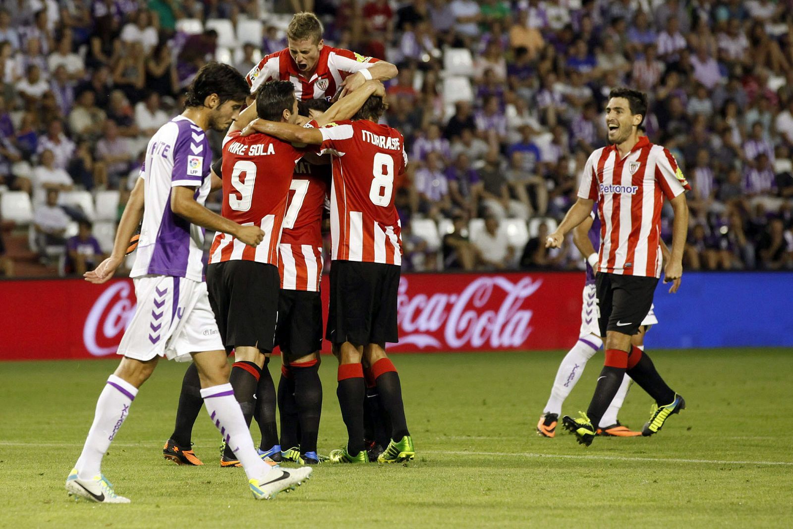 Los jugadores del Athletic de Bilbao celebran el gol de Susaeta ante el Real Valladolid.