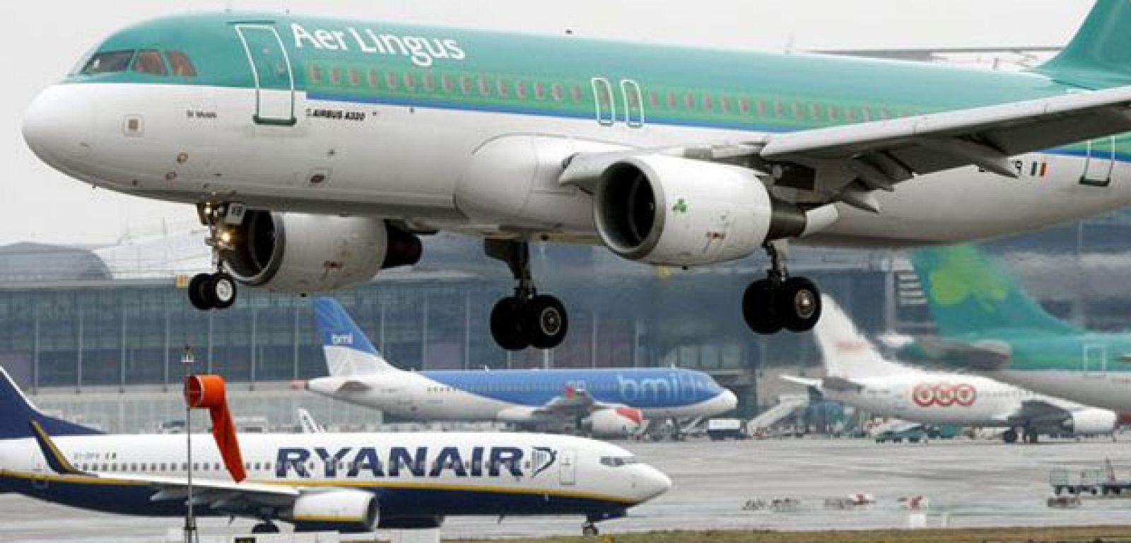 El regulador británico de Competencia obliga a Ryanair a reducir al 5% su participación en AerLingus