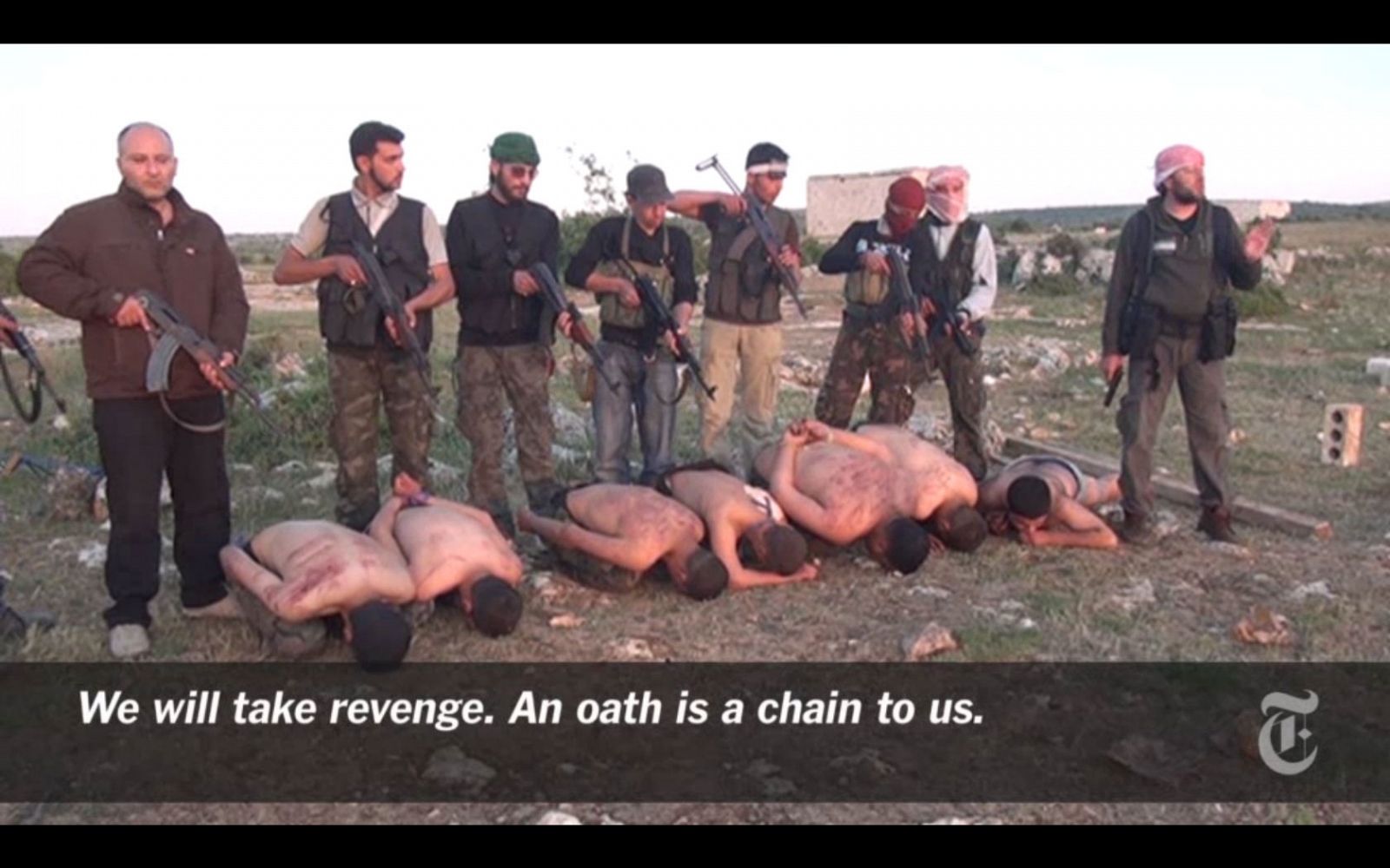 "Nos vengaremos. Un juramento es una cadena para nosotros", se puede leer en el vídeo publicado por el diario The New York Times que muestra la supuesta ejecución de soldados de Asad a manos de supuestos rebeldes sirios