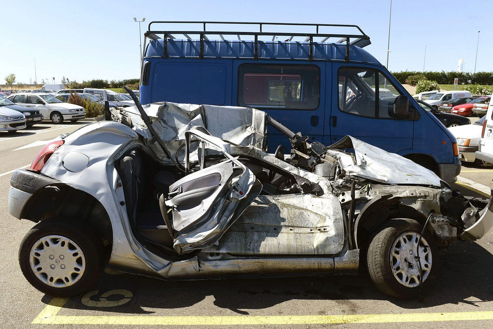 MUERE UNA JOVEN TRAS CHOCAR TURISMO Y FURGONETA Y CONDUCTOR SE DA A LA FUGA