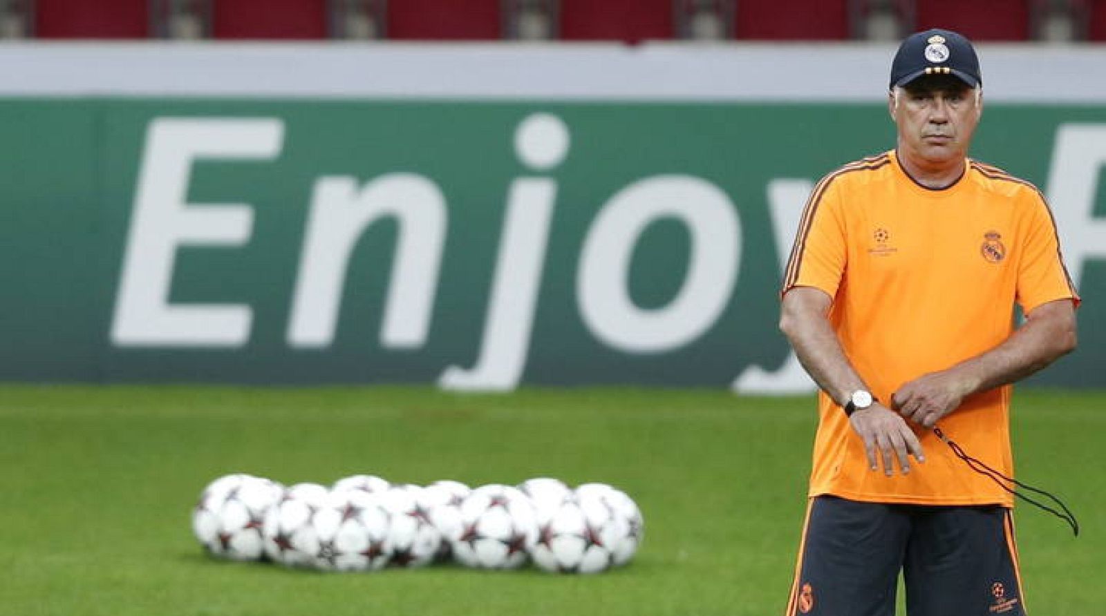 Imagen del entrenador del Real Madrid, Carlo Ancelotti, durante un entrenamiento en Estambul.