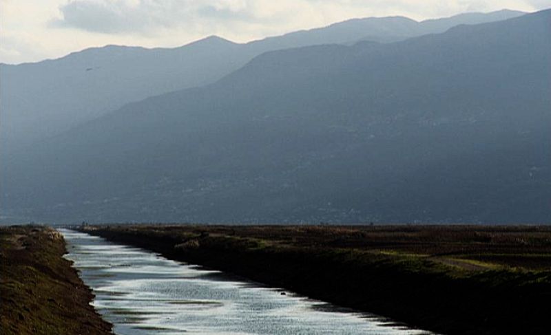 El río Orontes, la barrera natural y, ahora también ideológica, de la localidad siria en la que se rodó "Siria, entre dos frentes"