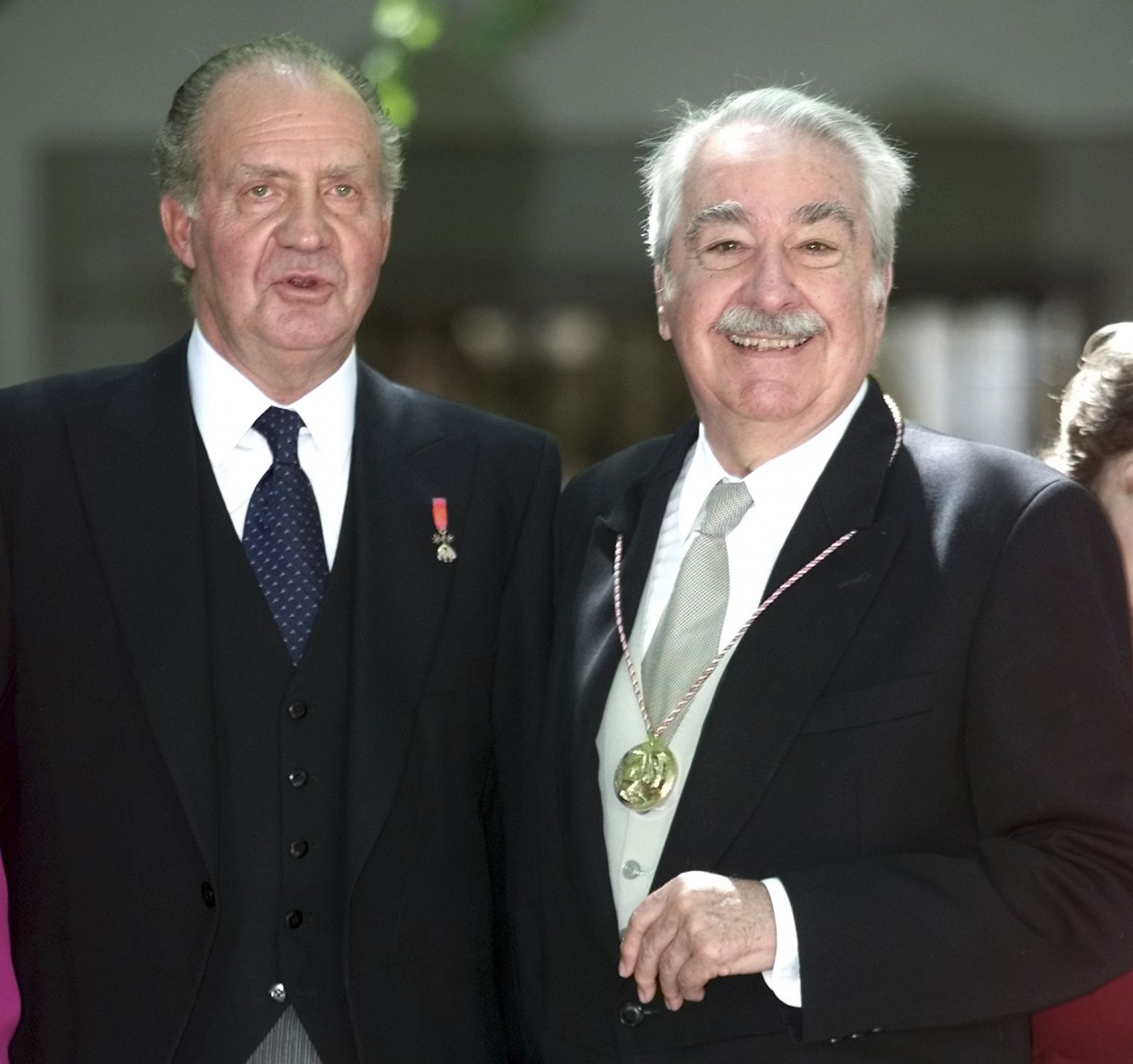 File photo of Spanish King Juan Carlos posing for photographers with Colombian writer Alvaro Mutis after the Cervantes Prize ceremony at Alcala de Henares' University