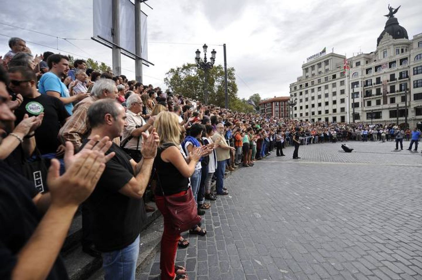 EH Bildu, los sindicatos de ELA y LAB y diversos colectivos sociales han convocado una manifestación.