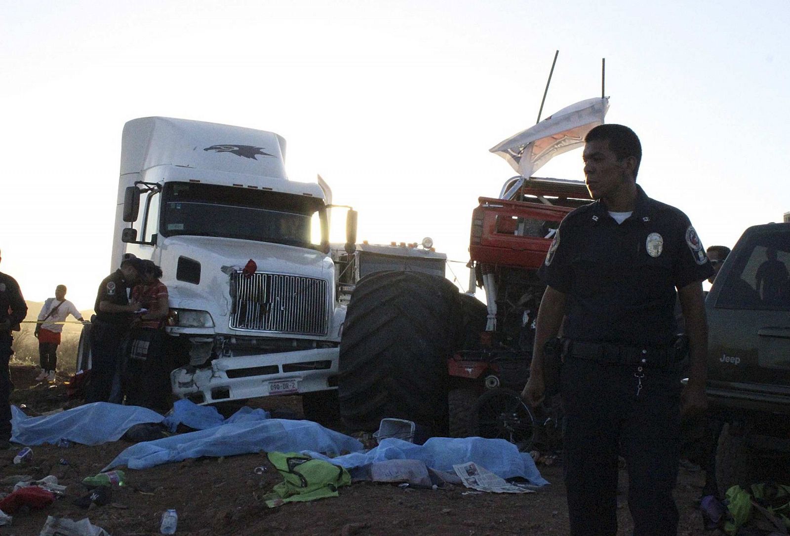 Las autoridades custodian el lugar del accidente en Chihuahua