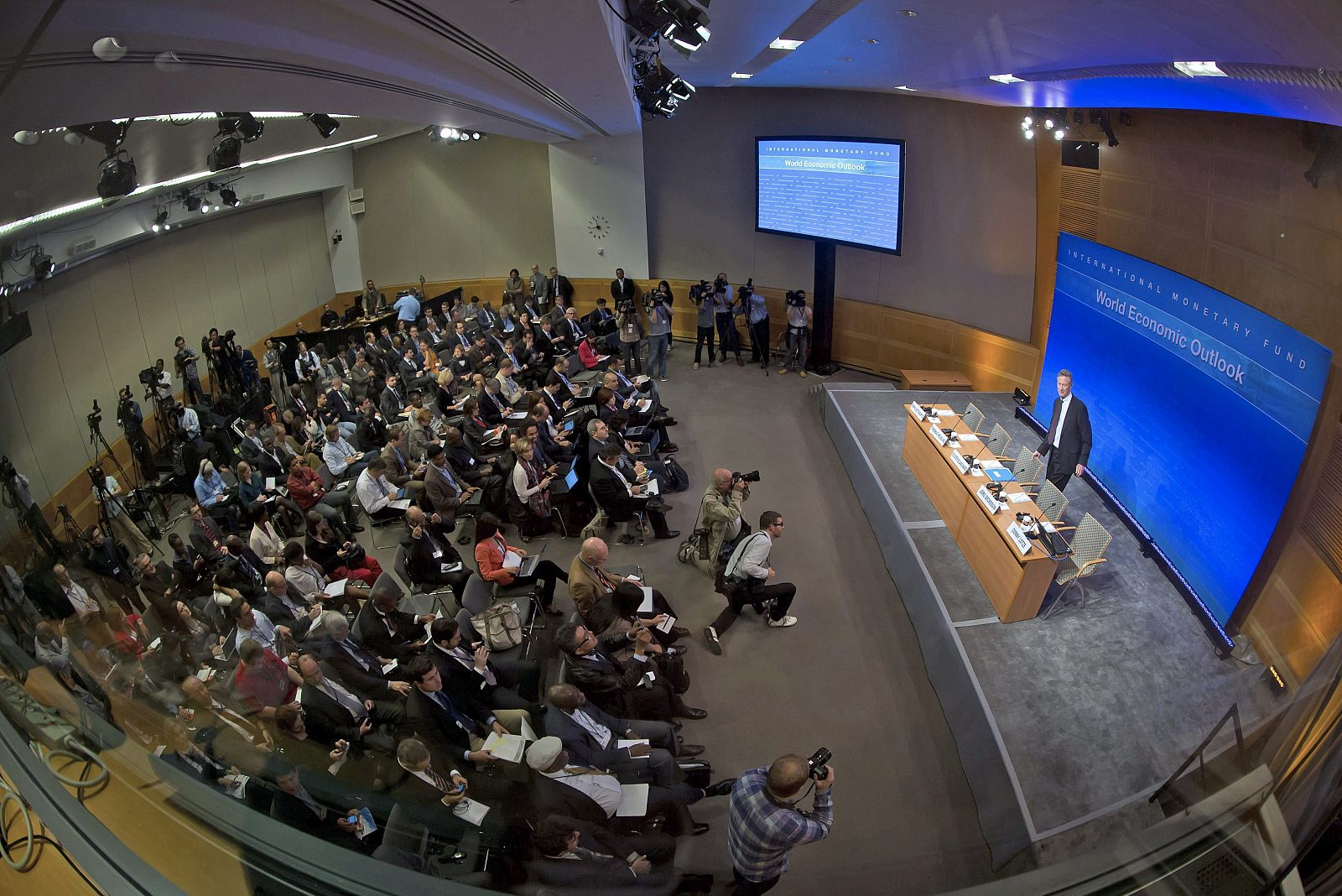 El economista jefe del FMI, Olivier Blanchard, antes de la rueda de prensa ofrecida en Washington