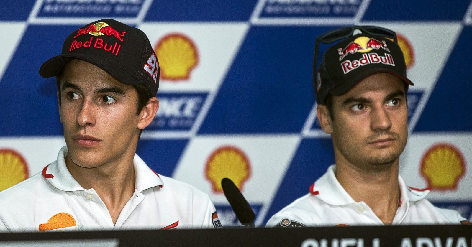 Los pilotos Marc Márquez y Dani Pedrosa en la rueda de prensa en el circuito internacional de Sepang.