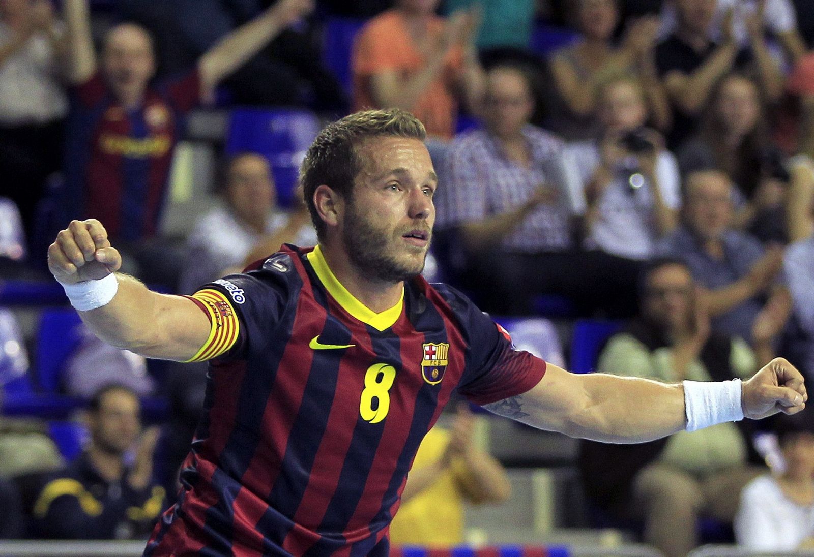 Victor Tomás, del FC Barcelona, celebra uno de sus goles