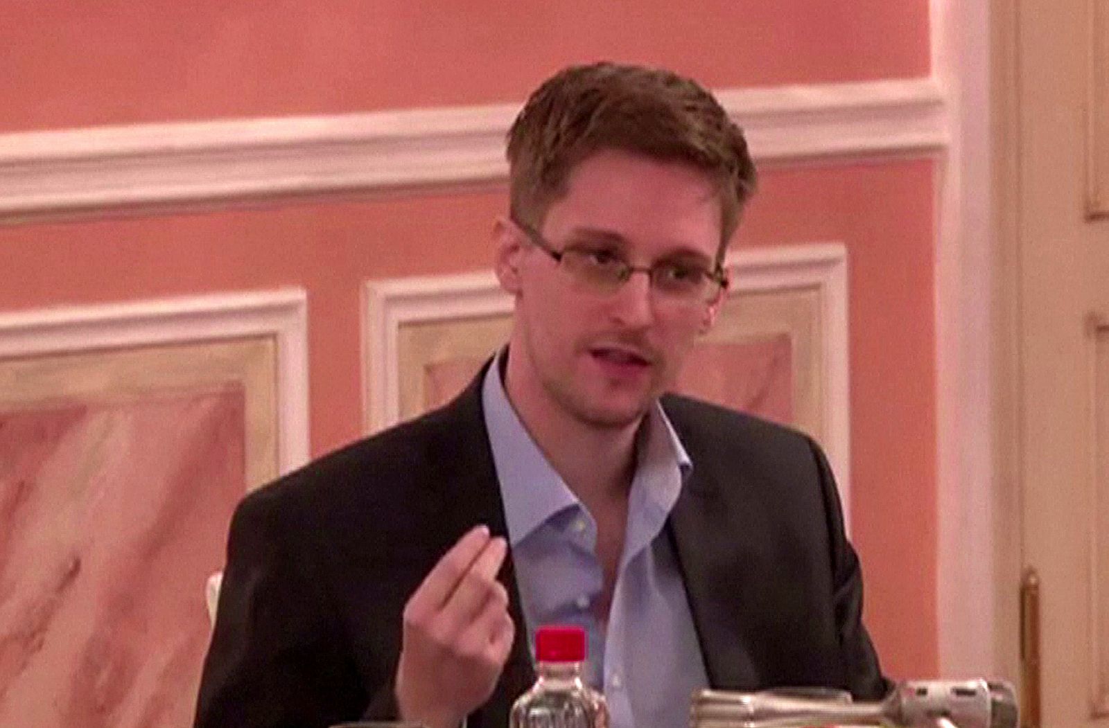 Imagen, difundida por Wikileaks, de Edward Snowden en Rusia