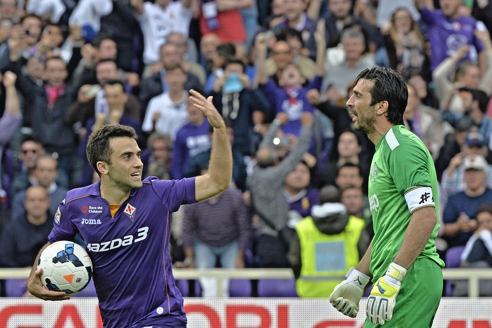 Rossi celebra uno de los goles de la Fiorentina.