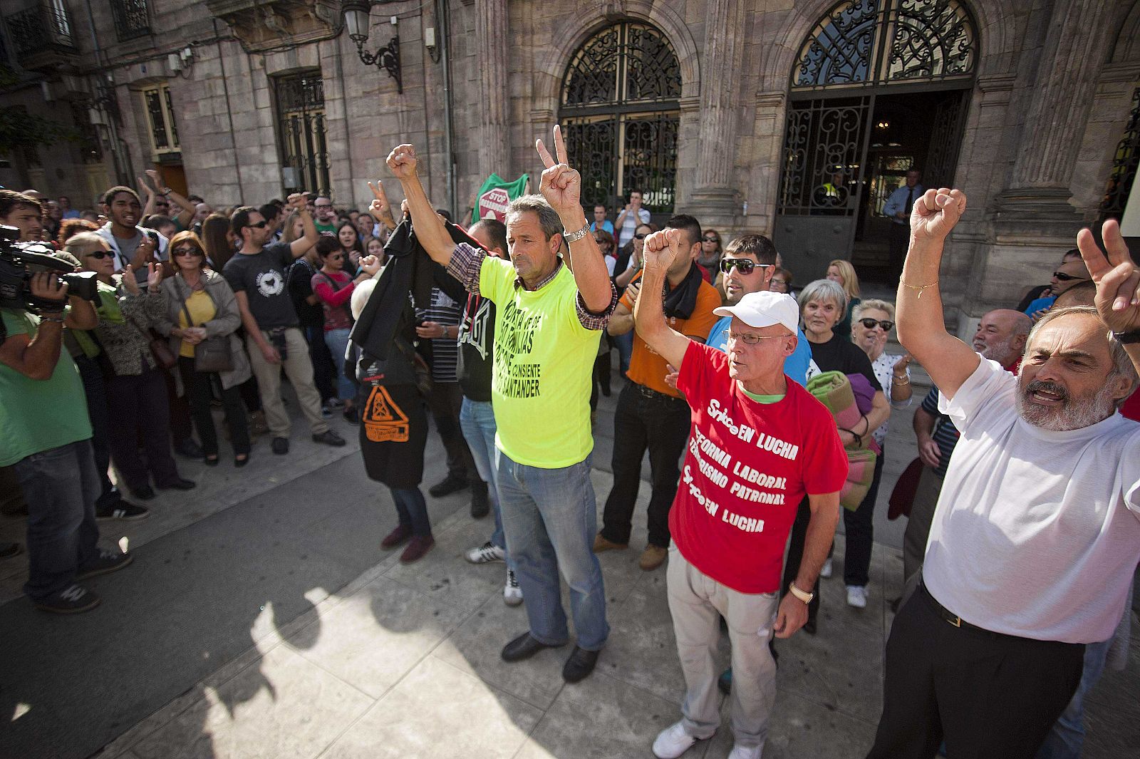 Trabajadores de Sniace protestan tras abandonar su encierro