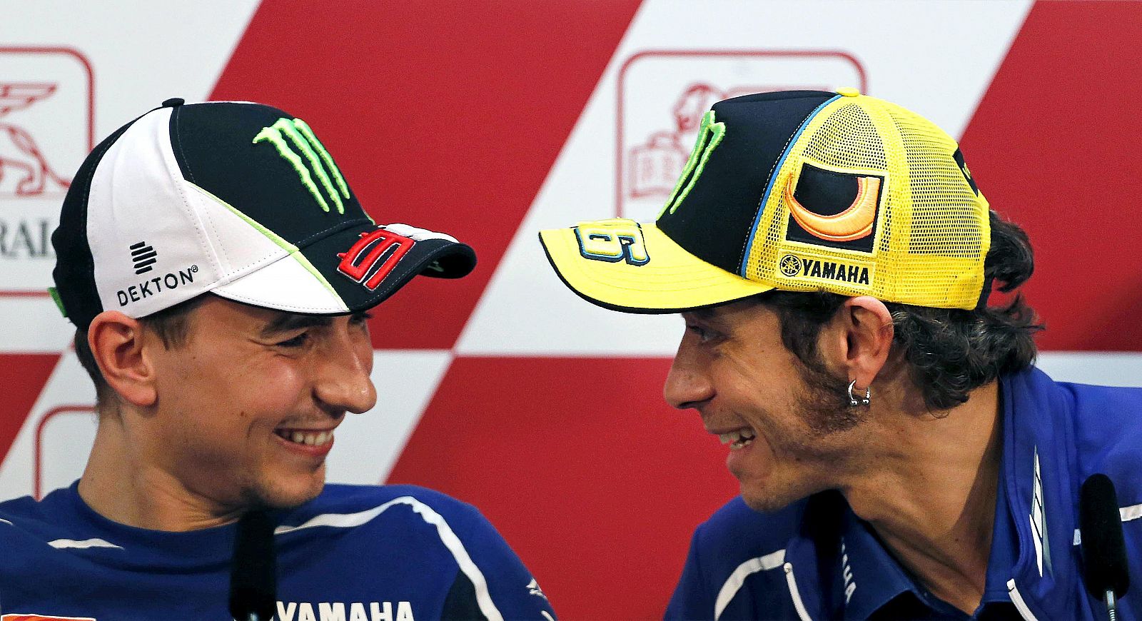 Los pilotos de MotoGP, el español Jorge Lorenzo (i) y el italiano Valentino Rossi