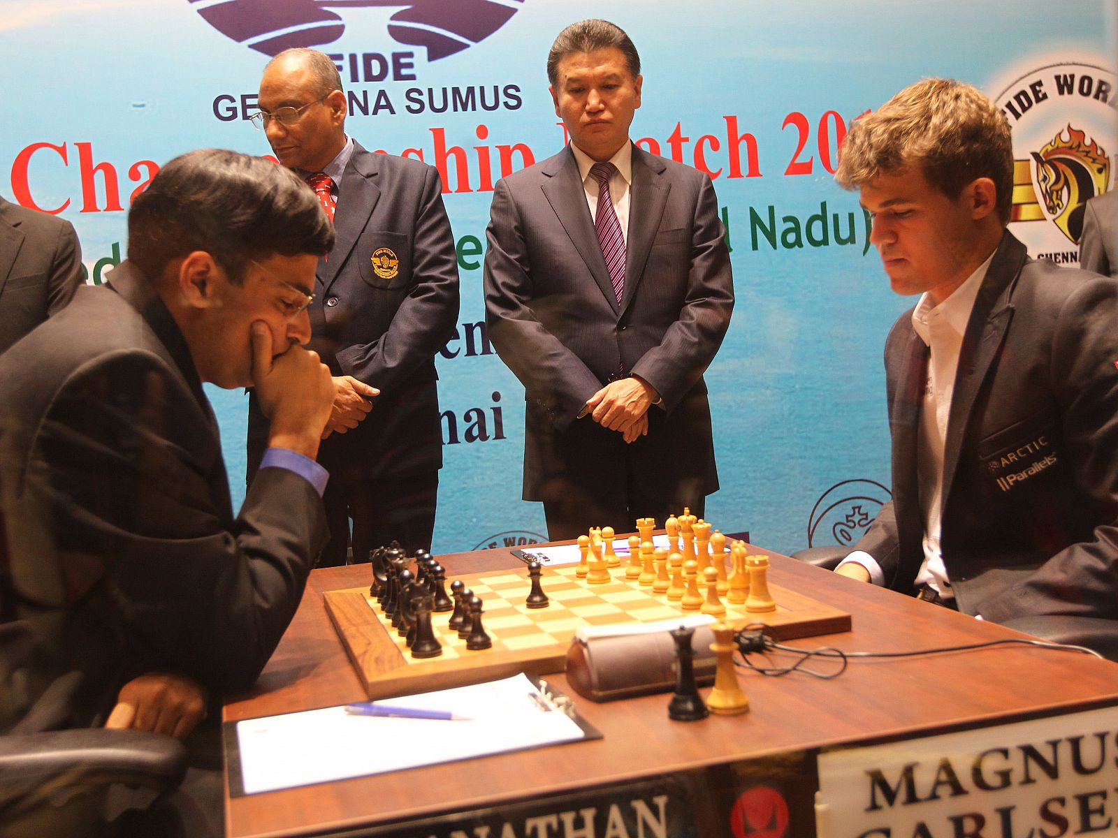 Primer duelo entre Anand y Carlsen por el título mundial.