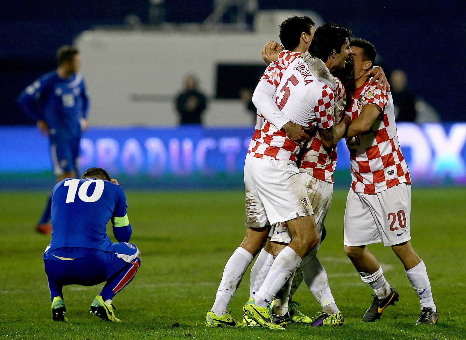 Jugadores croatas celebran la victoria ante Islandia.