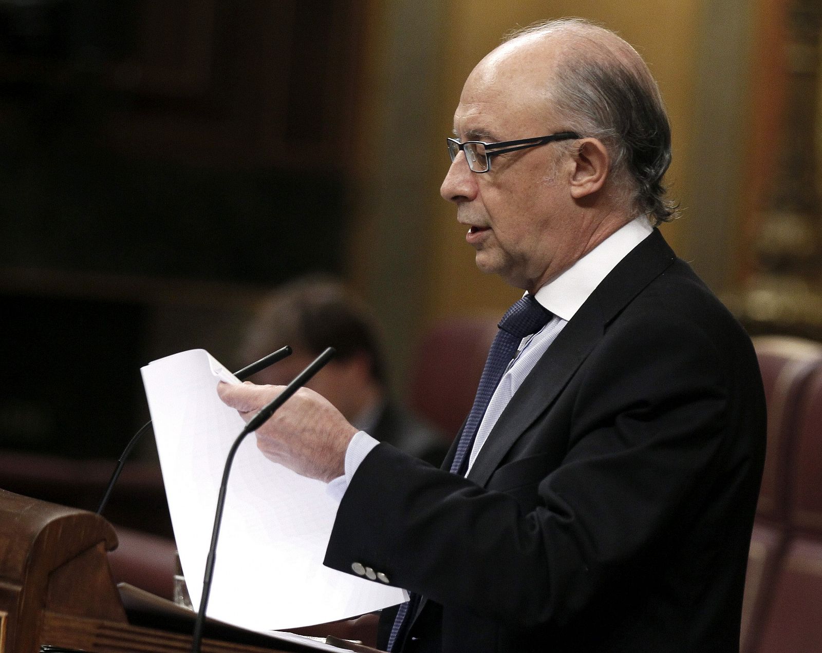 El ministro de Hacienda, Cristóbal Montoro, durante su intervención en el Pleno del Congreso de los Diputados