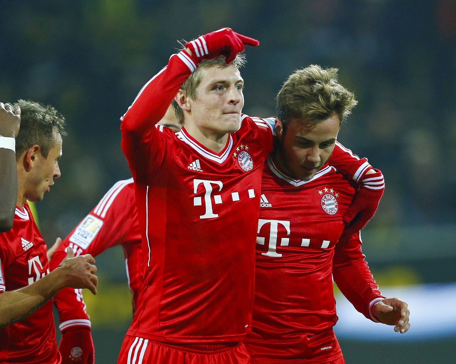 Los jugadores del Bayern celebran el gol de Goetze