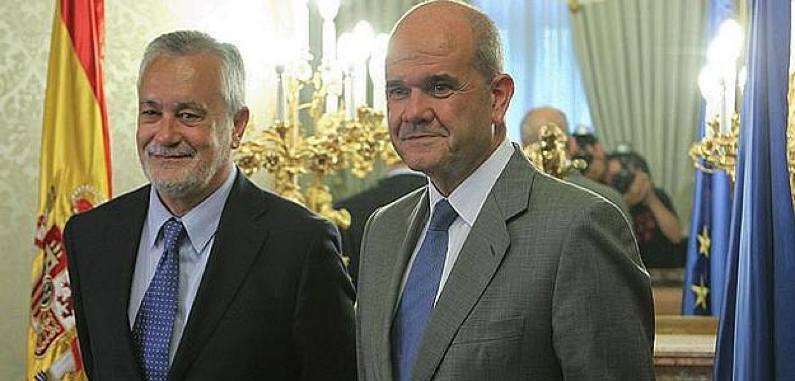 Los expresidentes de la Junta de Andalucía, José Antonio Griñán y Manuel Chaves.