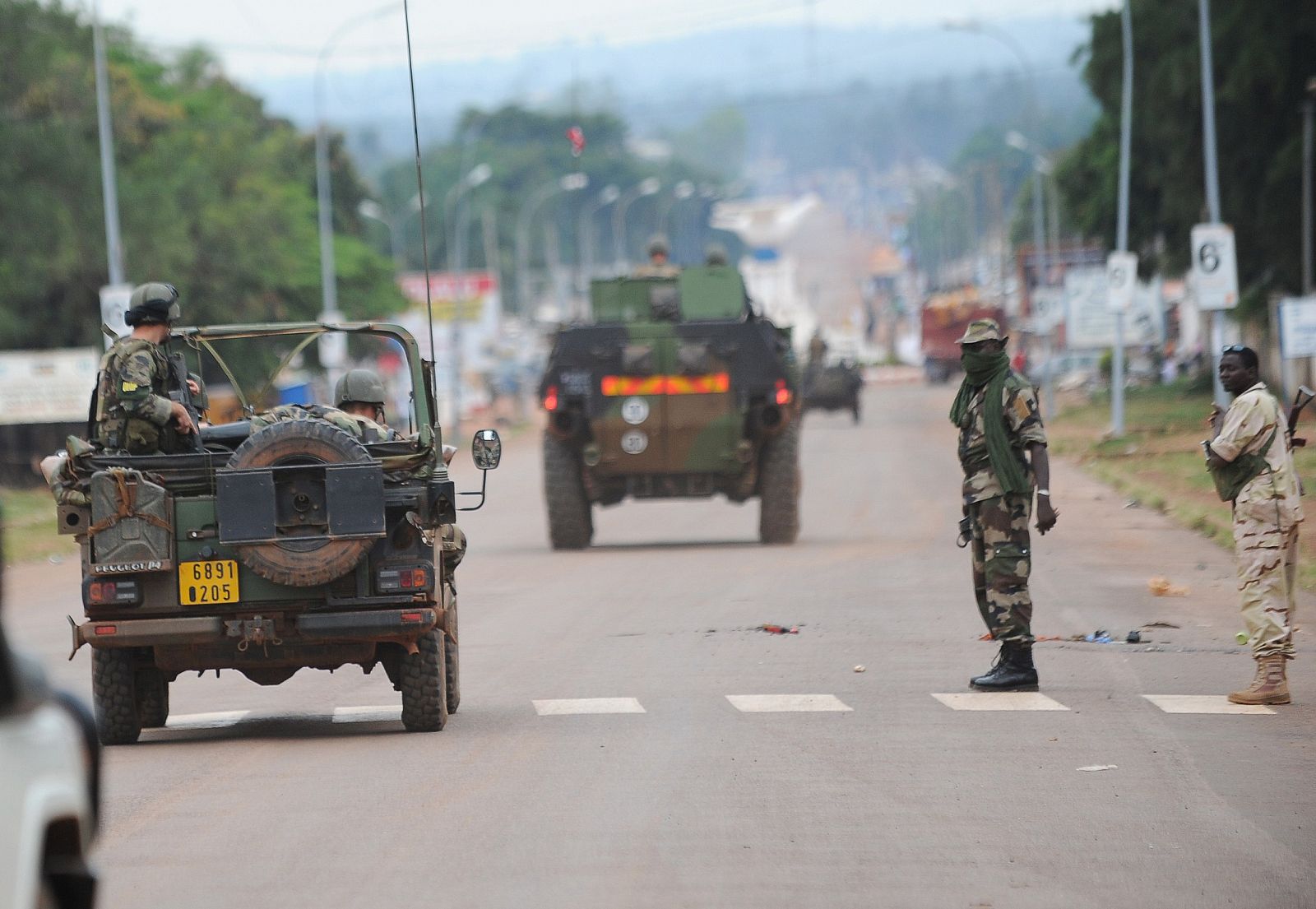 Una de las patrullas desplegadas por el ejército francés en Bangui, capital de la República Centroafricana, donde se han recrudecido los enfrentamientos entre cristianos y musulmanes