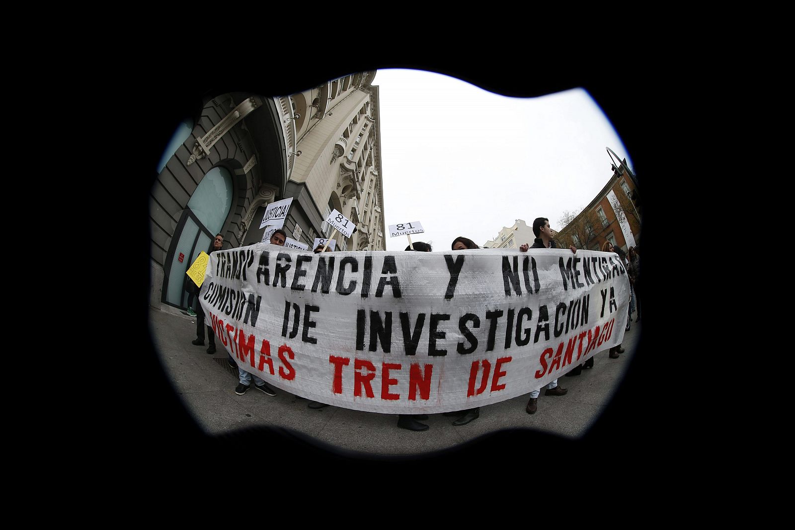 CONCENTRACIÓN DE PROTESTA EN MADRID DE LA PLATAFORMA VÍCTIMAS ALVIA 04155