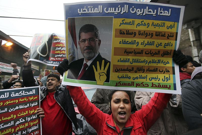 Simpatizantes del depuesto presidente egipcio Mohamed Mursi participan en una manifestación en El Cairo (Egipto)