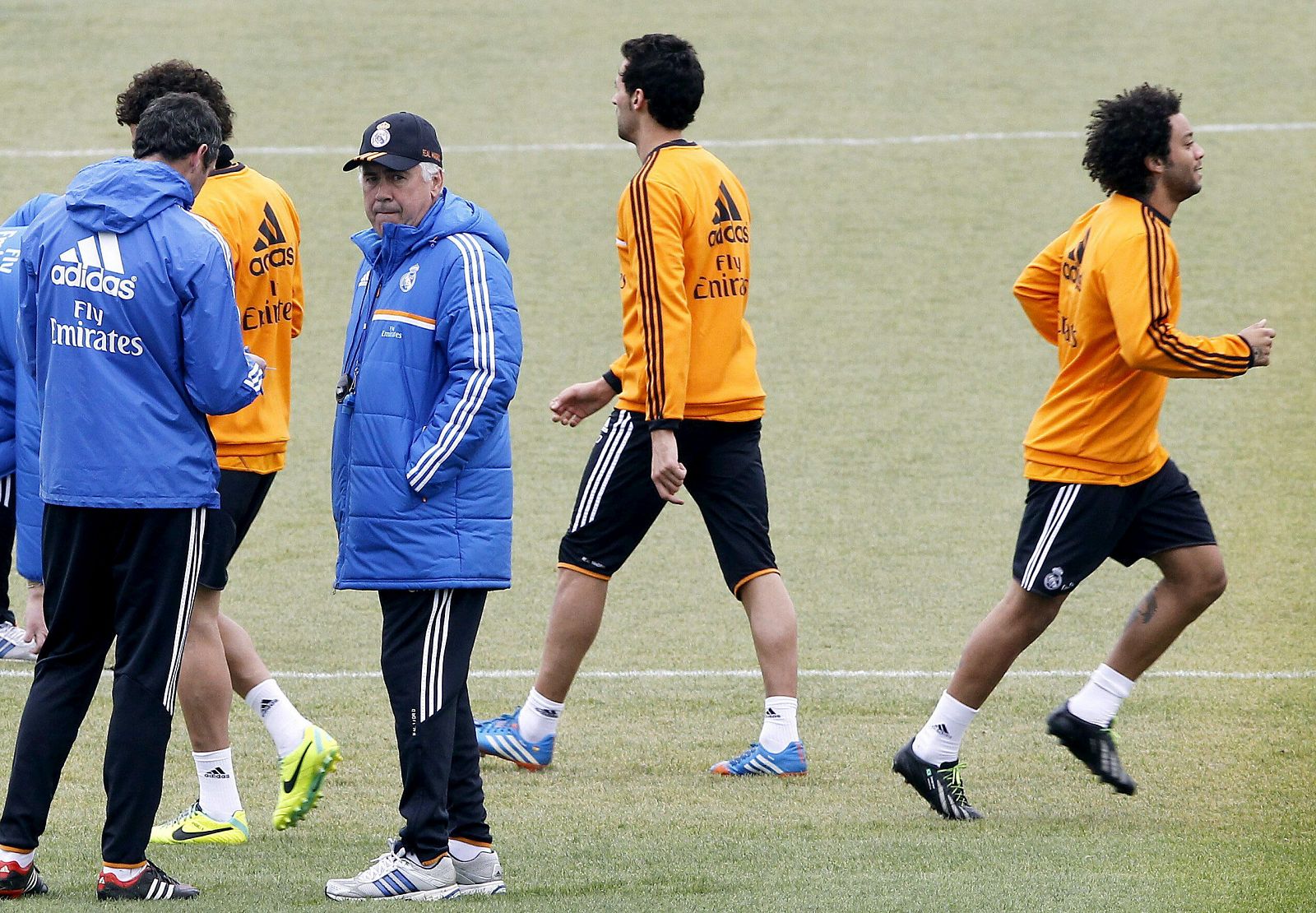 El entrenador italiano del Real Madrid Carlo Ancelotti, junto a sus jugadores.