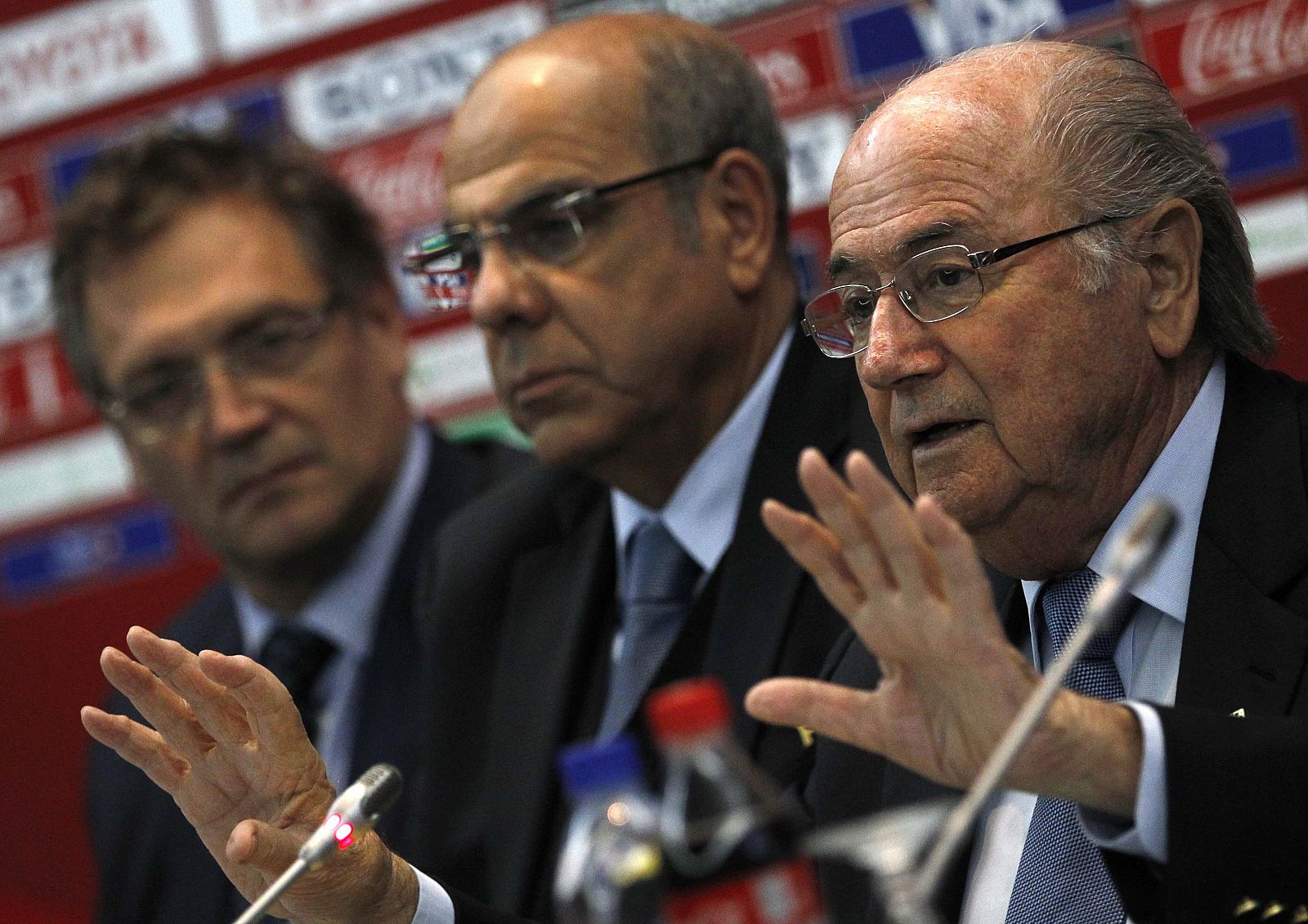 Imagen del presidente de la FIFA Sepp Blatter durante la rueda de prensa.