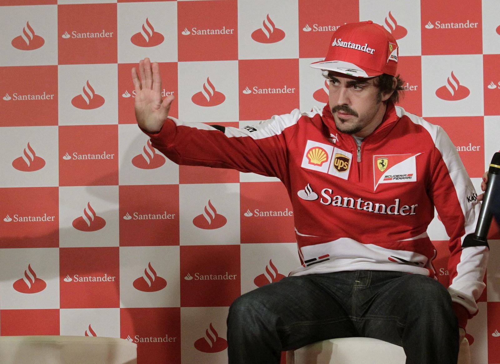 Imagen del bicampeón mundial de Fórmula Uno, Fernando Alonso, durante la rueda de prensa.