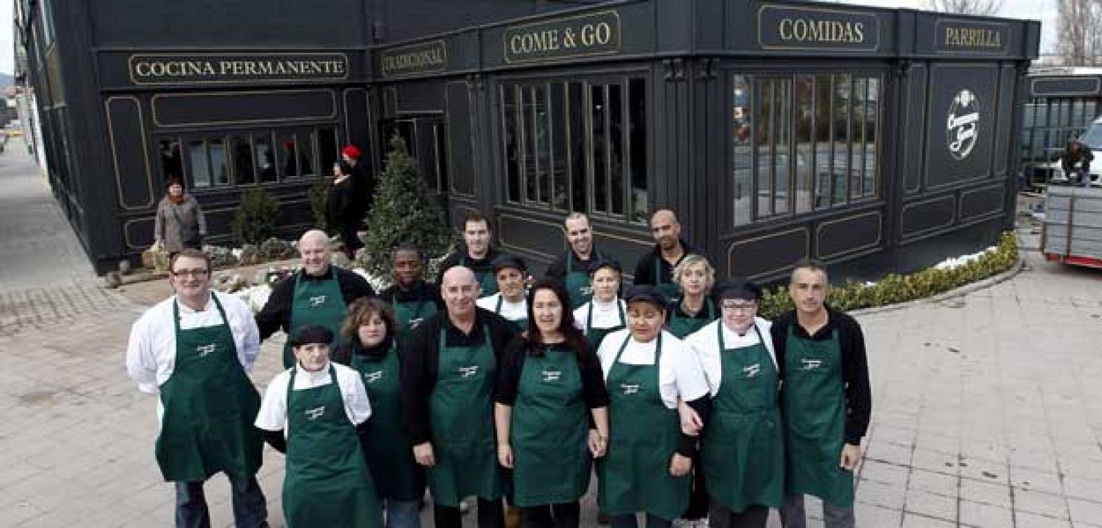UN GRUPO DE PARADOS NAVARROS ABRE UN RESTAURANTE CON RACIONES A UN EURO