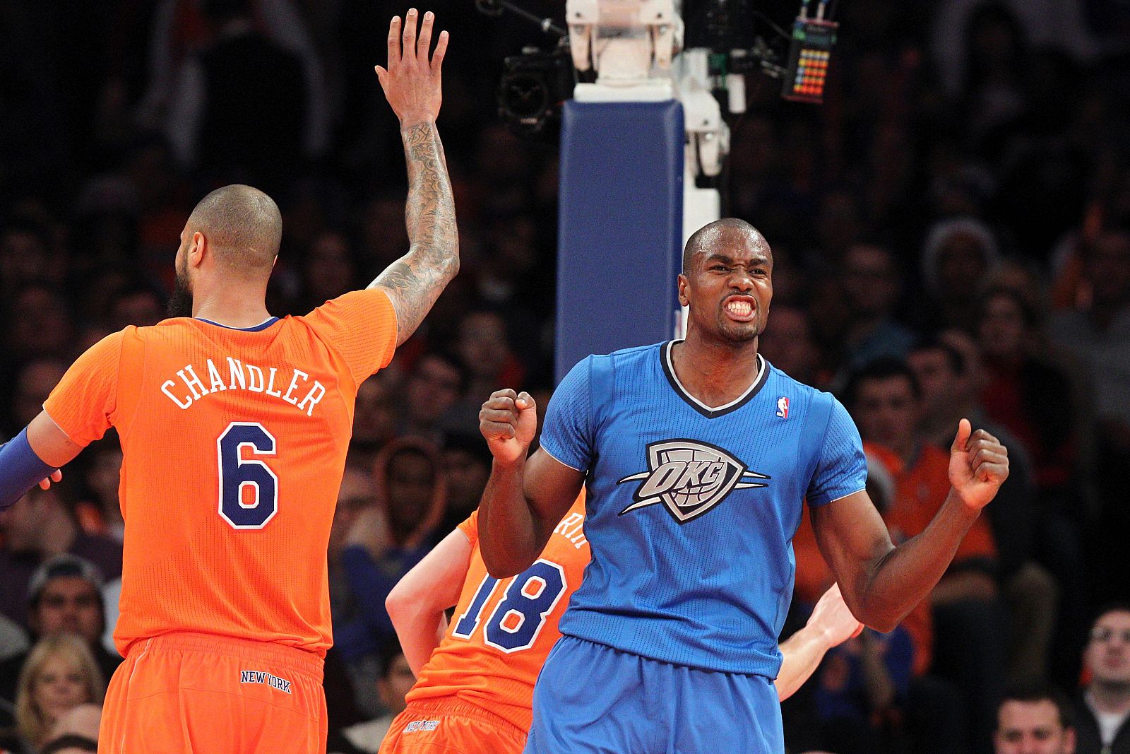 Serge Ibaka celebra una anotación ante los Knicks de Nueva York