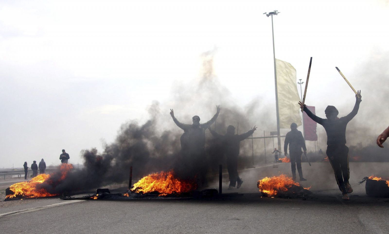 LA POLICÍA IRAQUÍ DESALOJA A LOS MANIFESTANTES SUNÍES ACAMPADOS EN AL ANBAR