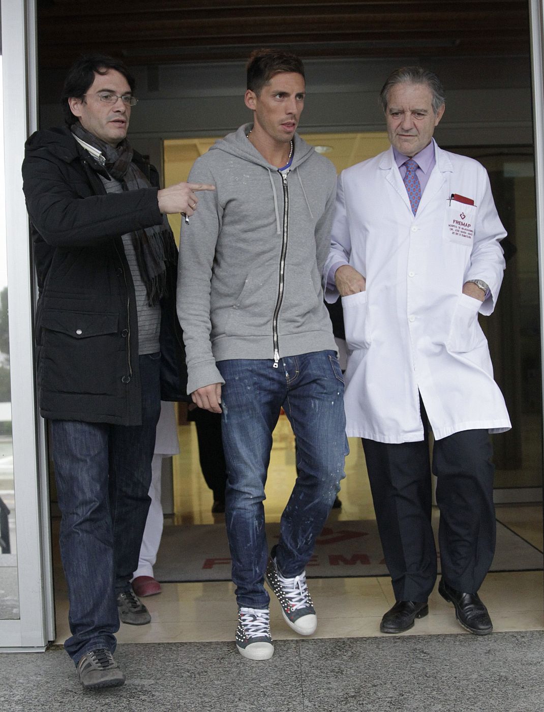 El futbolista argentino José Ernesto Sosa (c), tras pasar el reconocimiento médico.