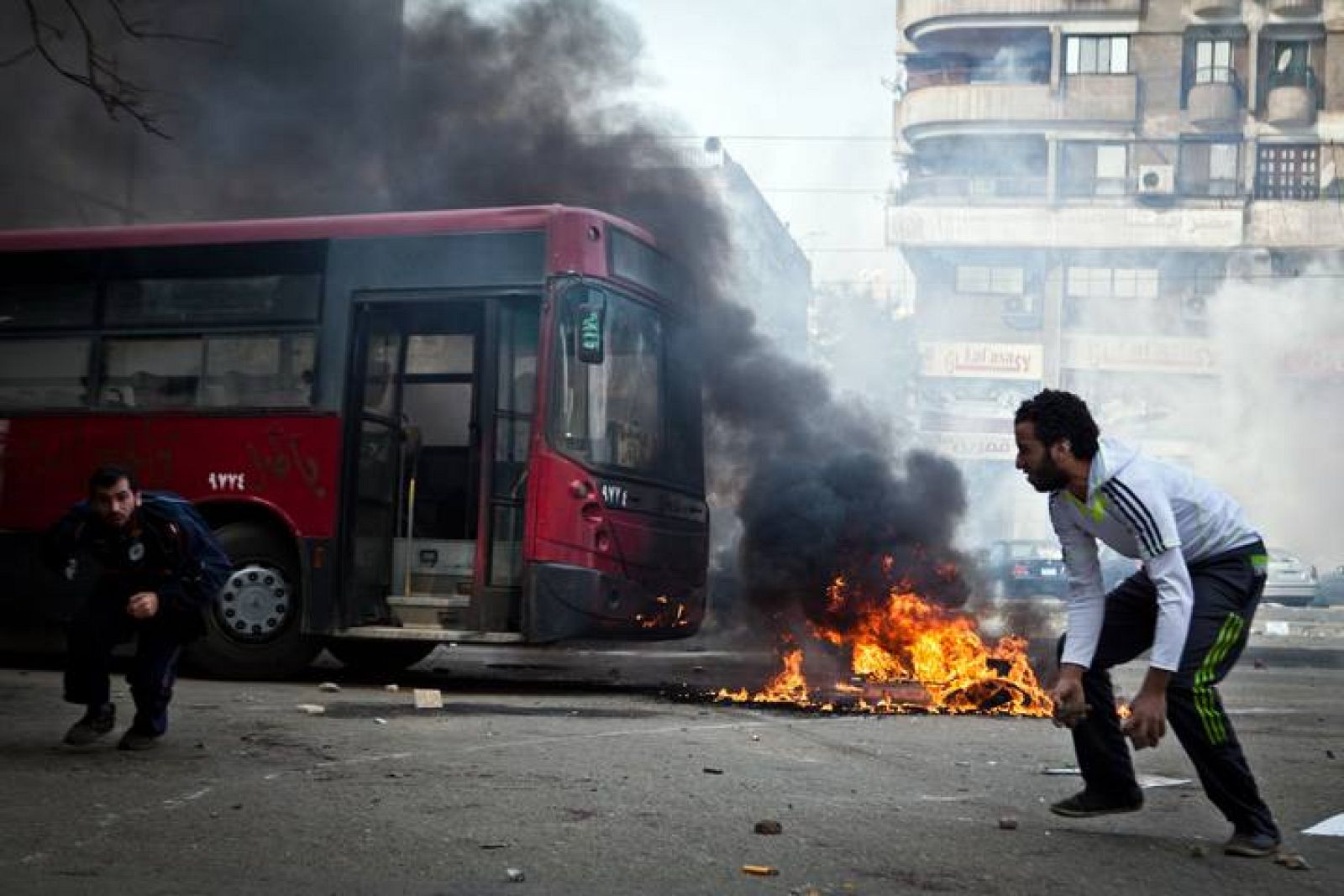  Manifestantes islamistas se enfrentan a la policía en Ciudad Nasr, El Cairo