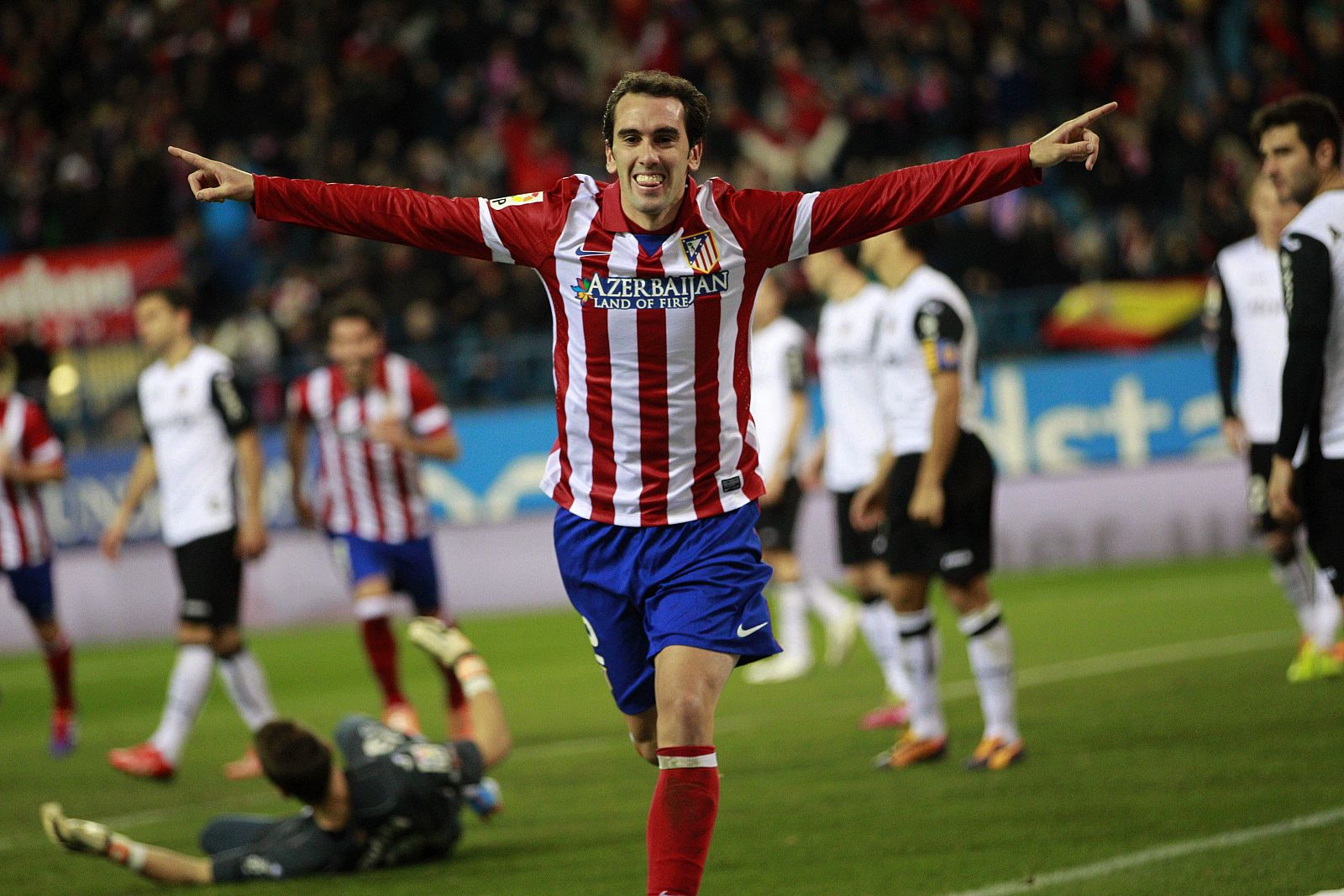 El defensa uruguayo del Atlético de Madrid Diego Godin celebra su gol.