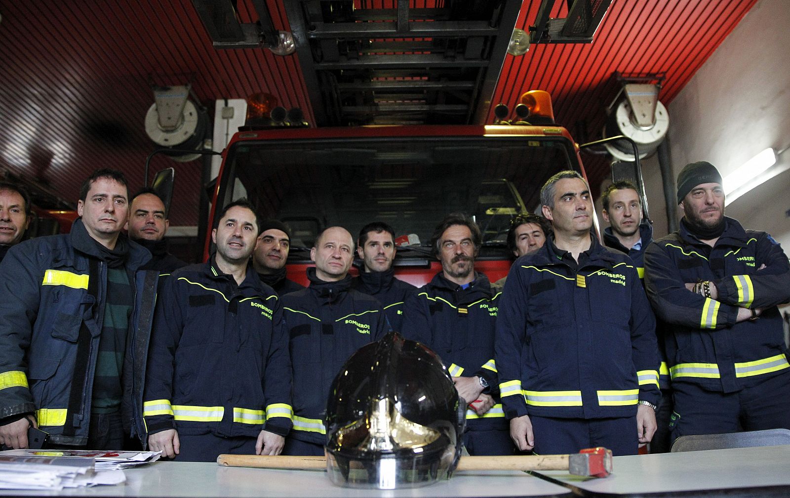 Bomberos de Madrid muestran su apoyo al compañero detenido en Madrid