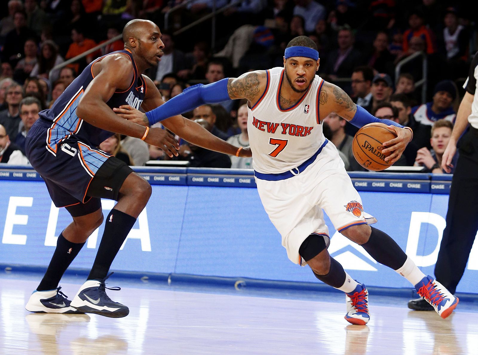 El alero Carmelo Anthony (7) ha sido el gran artífice de la victoria de New York Knicks sobre Charlotte Bobcats