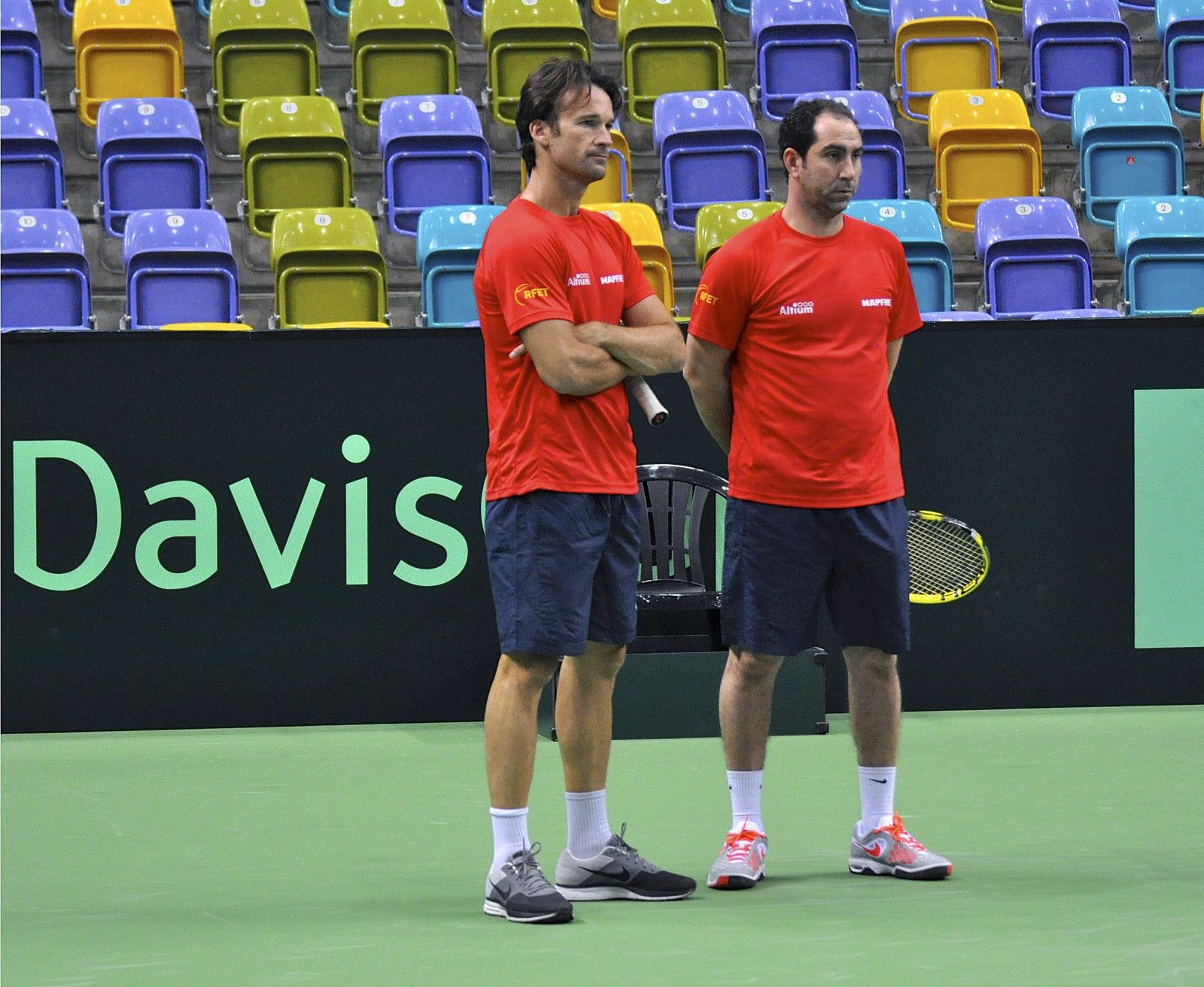 Carlos Moyá (i), junto a Albert Costa (d)