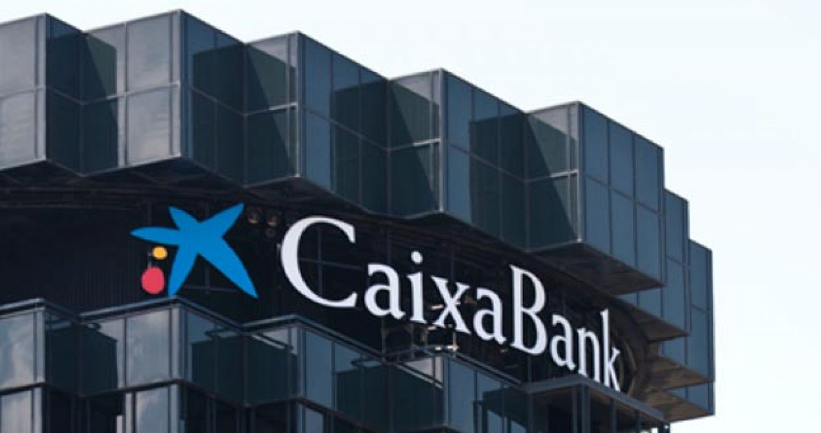 Detalle de la sede de Caixabank en la avenida Diagonal de Barcelona