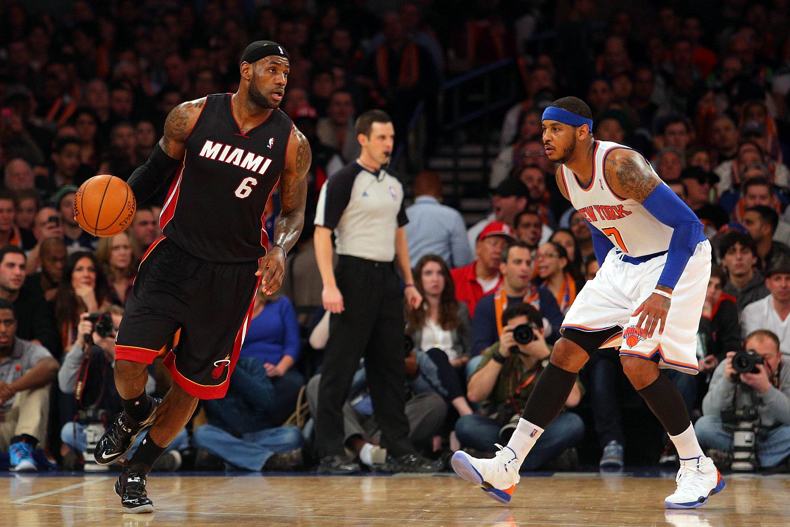 LeBron James (izquierda) y Carmelo Anthony (derecha) se han medido con victoria para Miami Heat