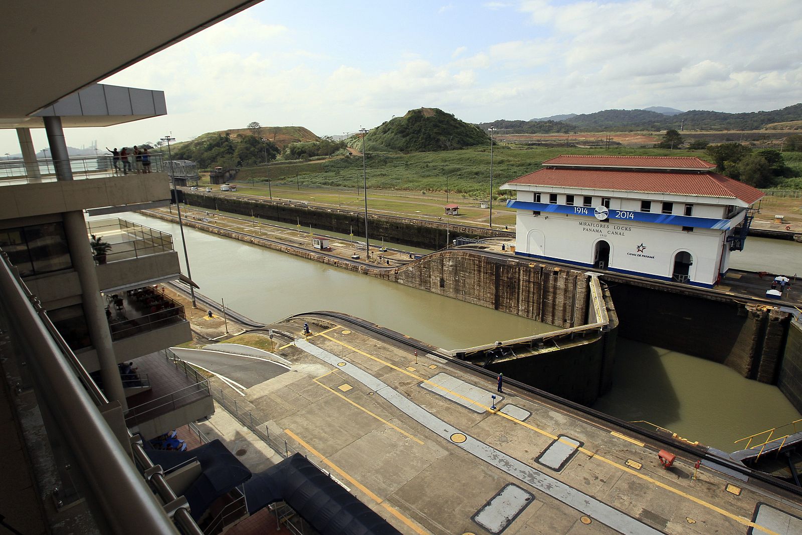 Vista panorámica de la esclusa de Miraflores en el Canal de Panamá