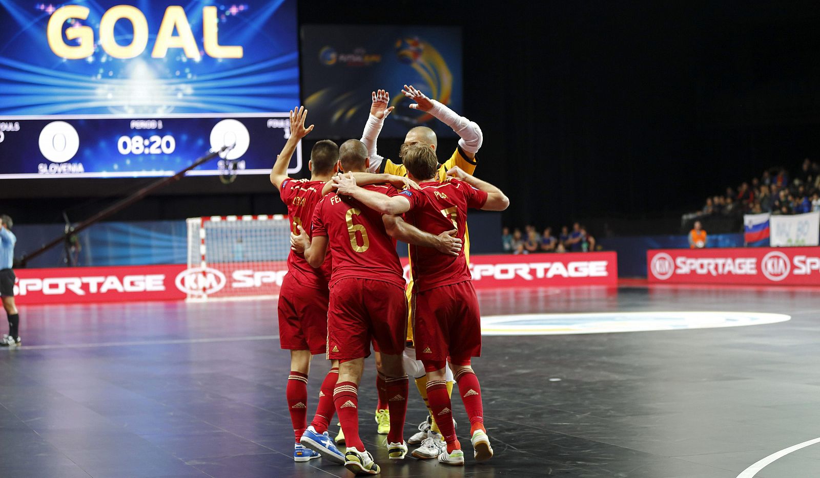 Los jugadores de la selección española celebran uno de los goles contra Eslovenia