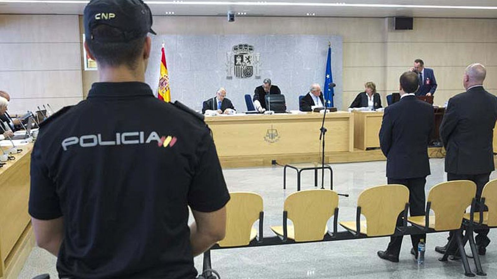 La preocupación por la corrupción ha aumentado casi dos puntos, según el CIS.