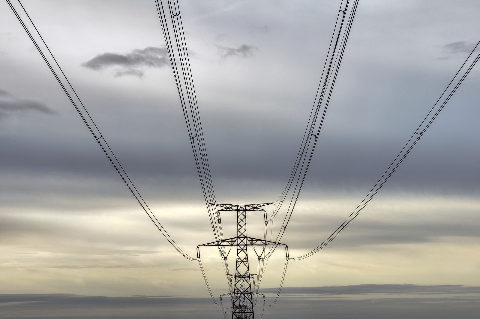 Torre de conducción eléctrica