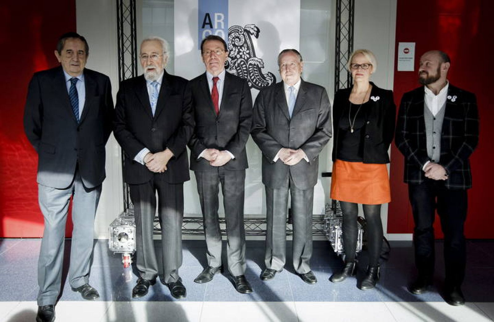  El director de ARCO, Carlos Urroz; la directora de Frame, Raija Koli; José María Álvarez del Manzano, el embajador de Finlandia, Roberto Tanzo-Albi; el presidente del Ifema, Luis Eduardo Cortes, y el director general del recinto, Fermín Lucas,