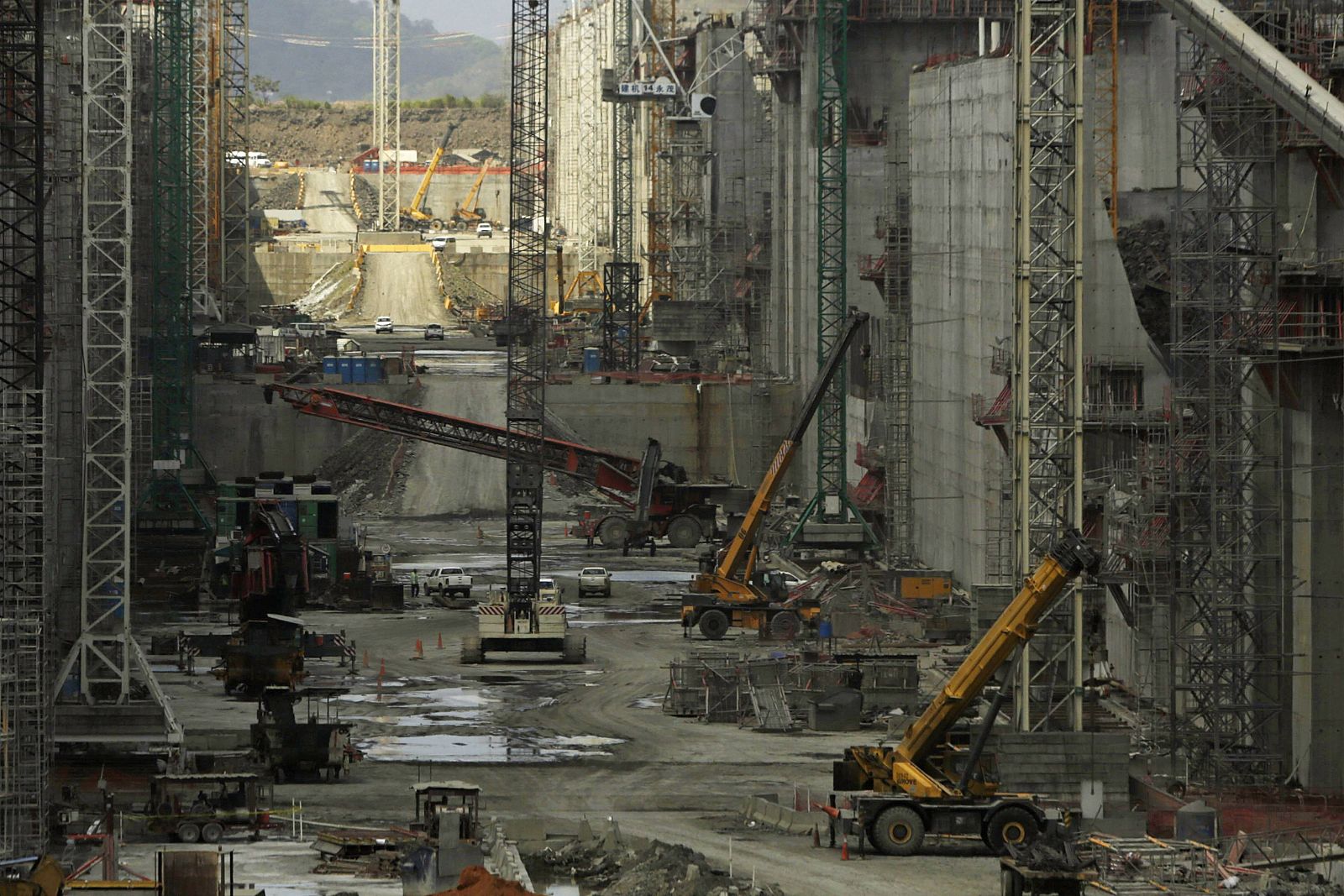 Vista panorámica de las obras del proyecto de ampliación del Canal de Panamá en el área pacífica.