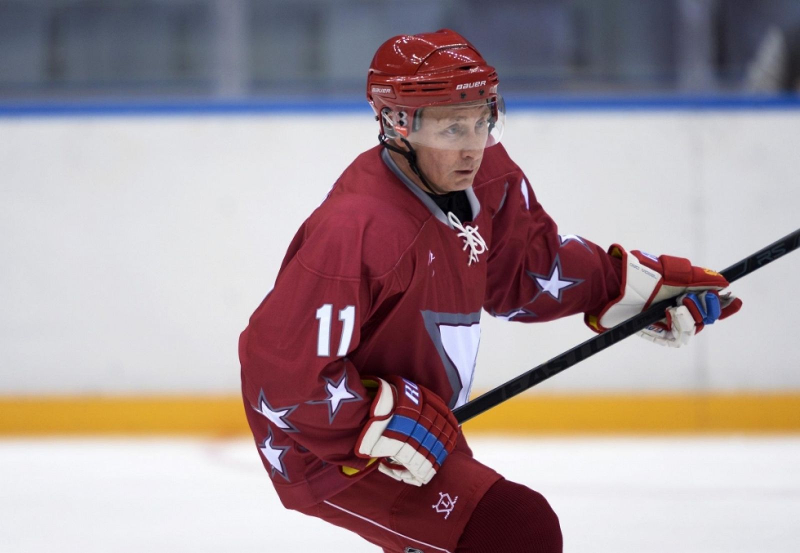 Imagen de Vladimir Putin jugando con la selección rusa de hockey.