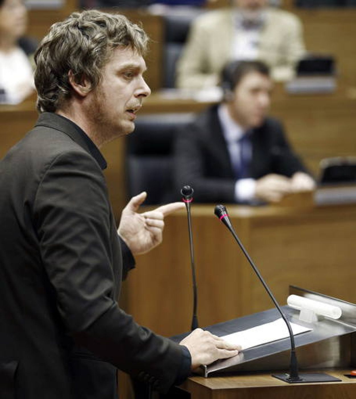 PARLAMENTO APRUEBA UNANIMIDAD INVESTIGAR A CONSEJERA ECONOMIA