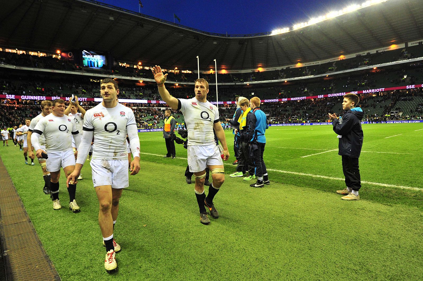 Los jugadores ingleses, tras vencer al 'XV del Trébol' en Londres.