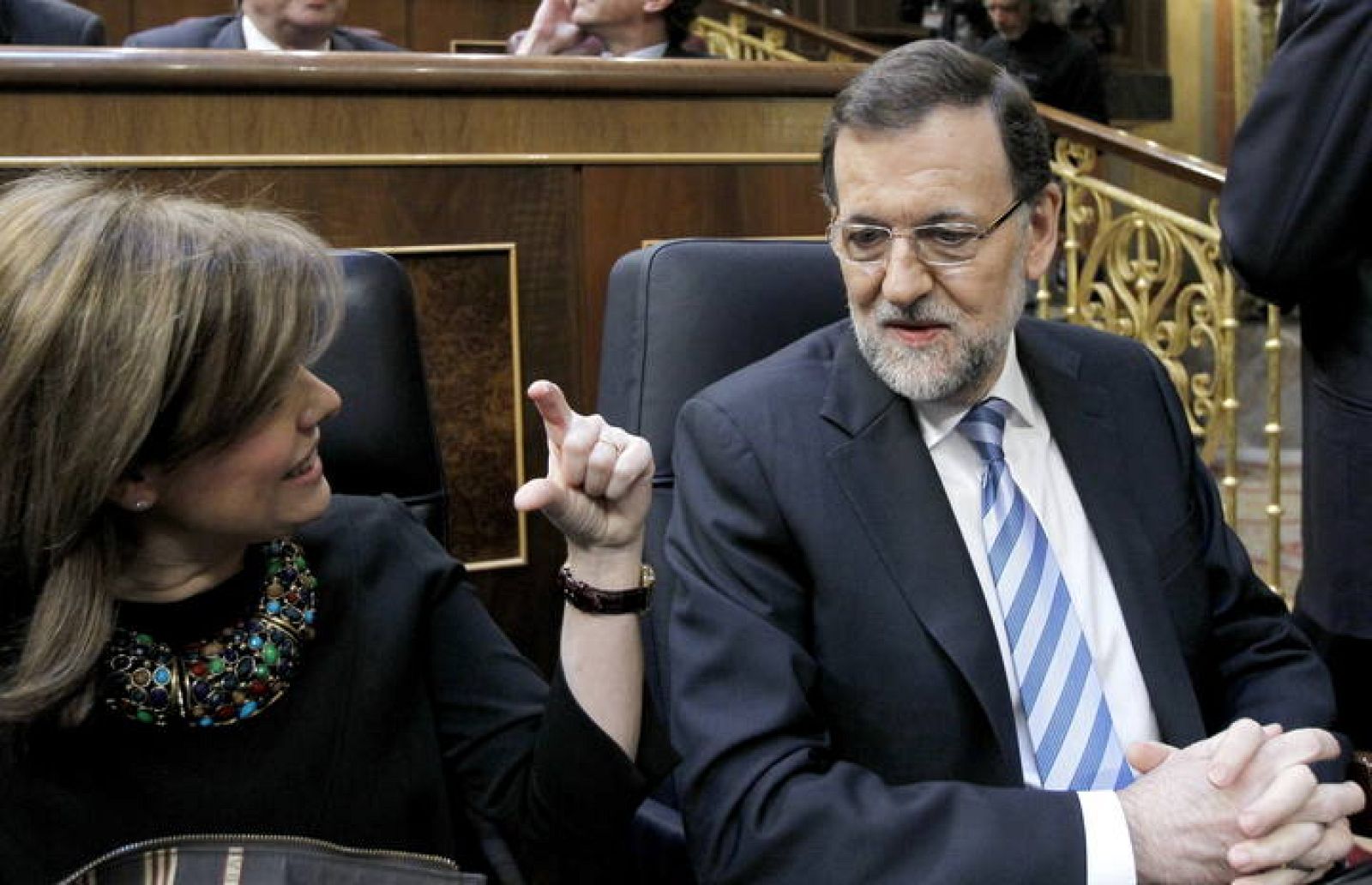 Rajoy junto a la vicepresidenta al inicio del debate del estado de la nación