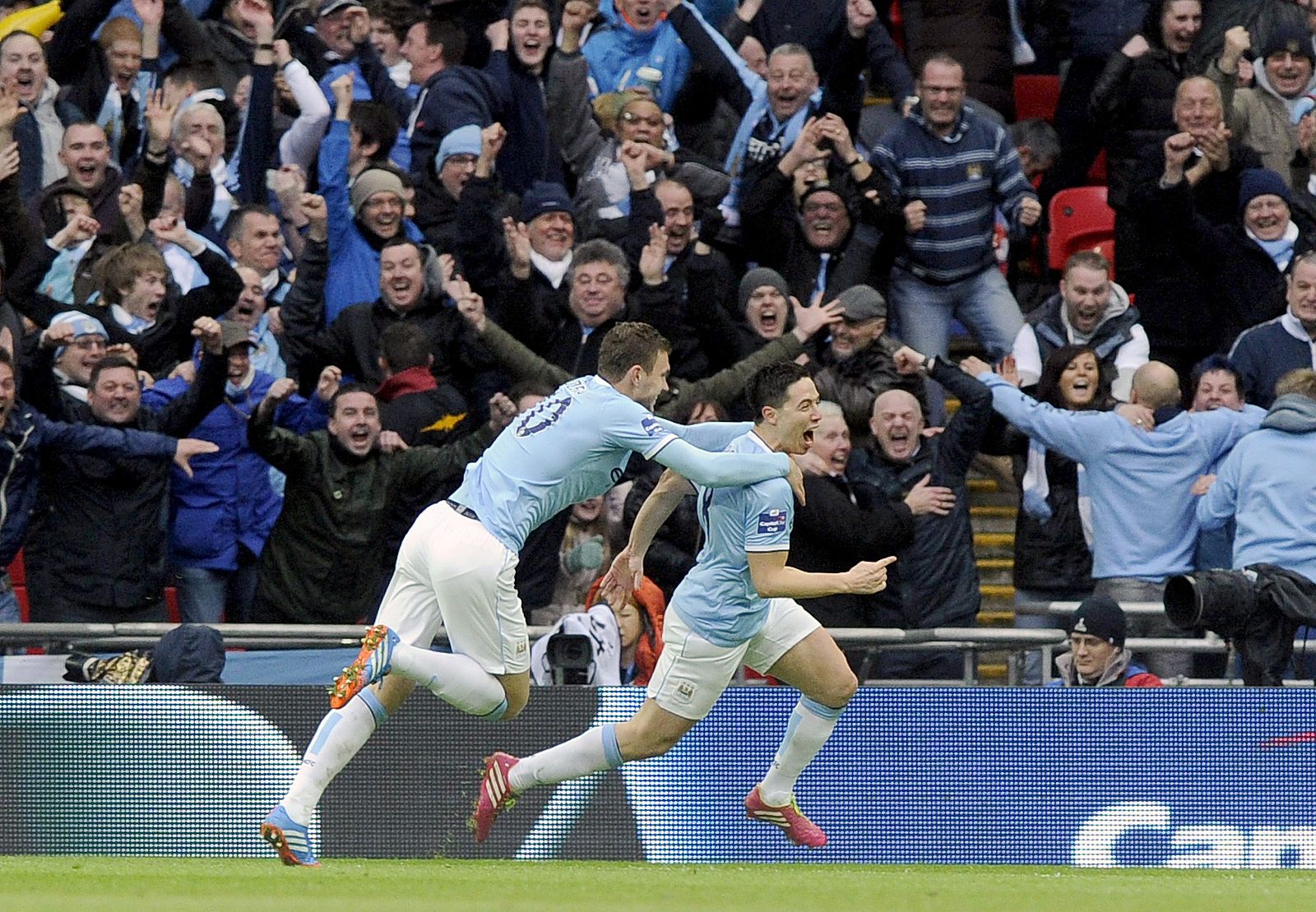 Samir Nasri celebra el segundo gol del Manchester City al Sunderland