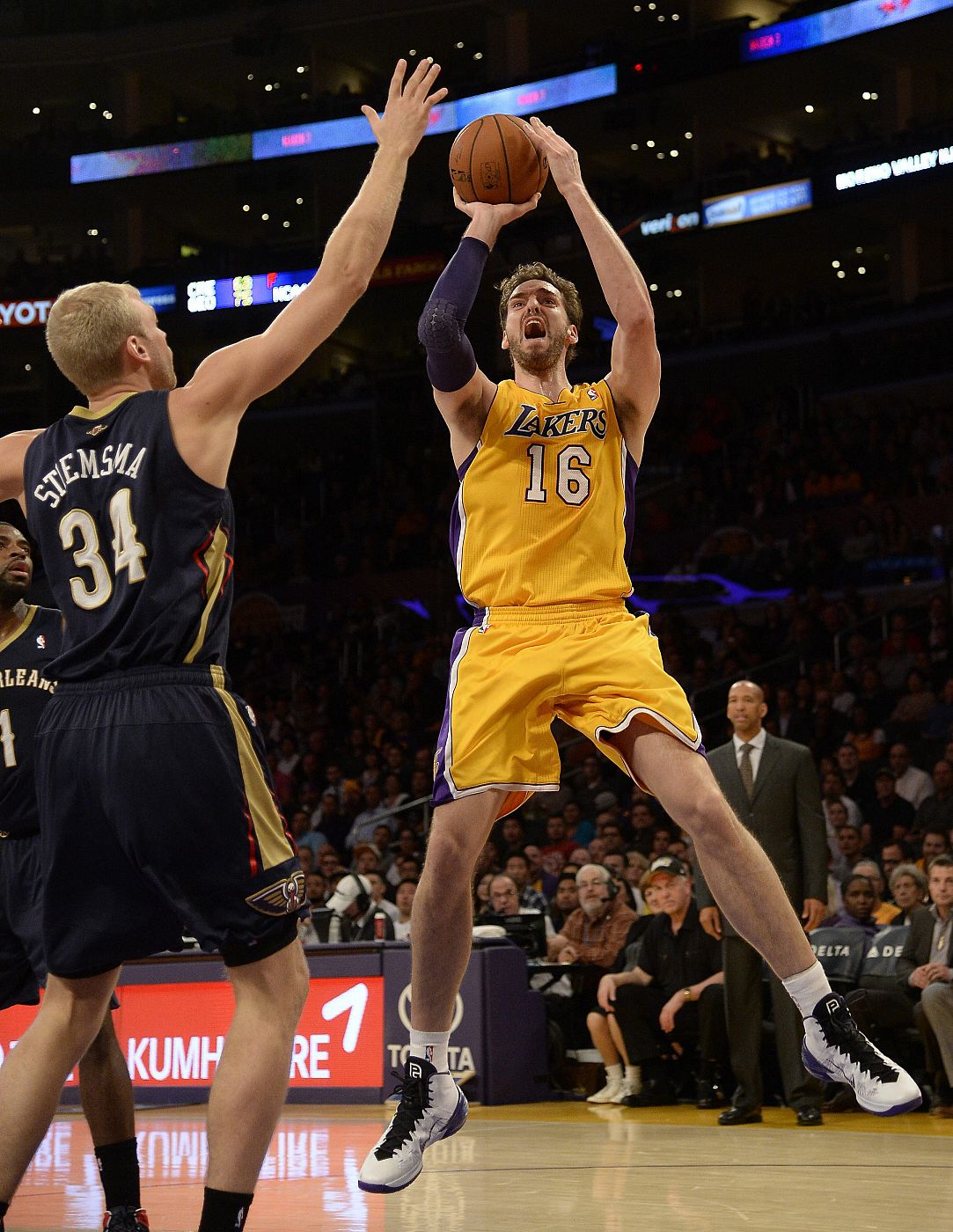 PELICANS DE NUEVA ORLEANS - LAKERS DE LOS ÁNGELES